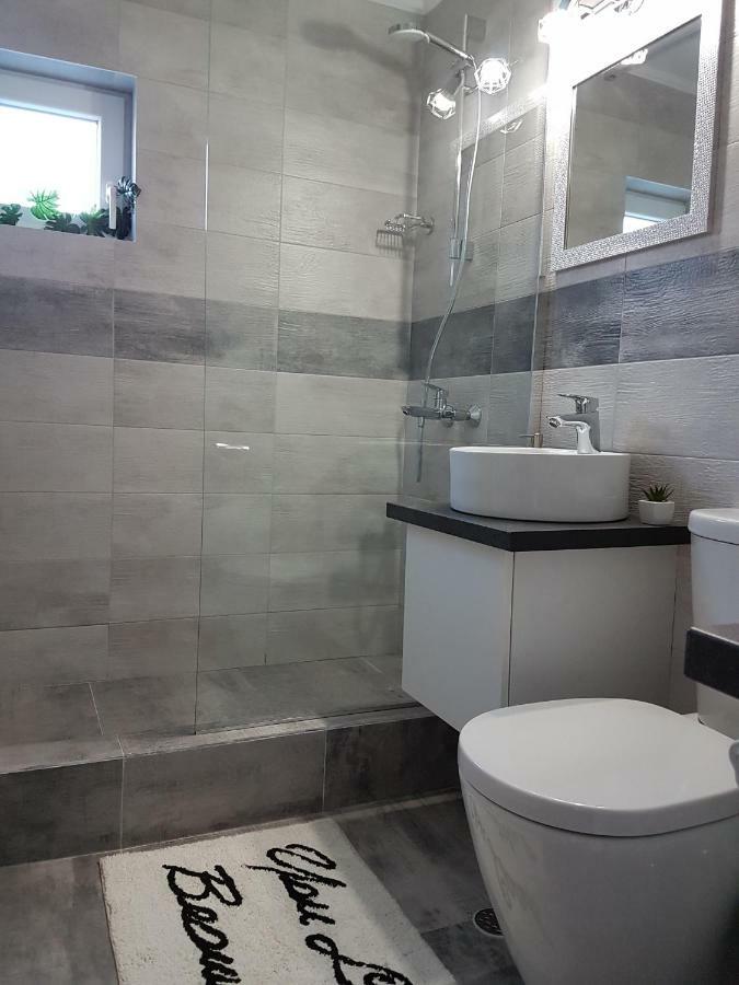 Tania Apartament ออราแด ภายนอก รูปภาพ