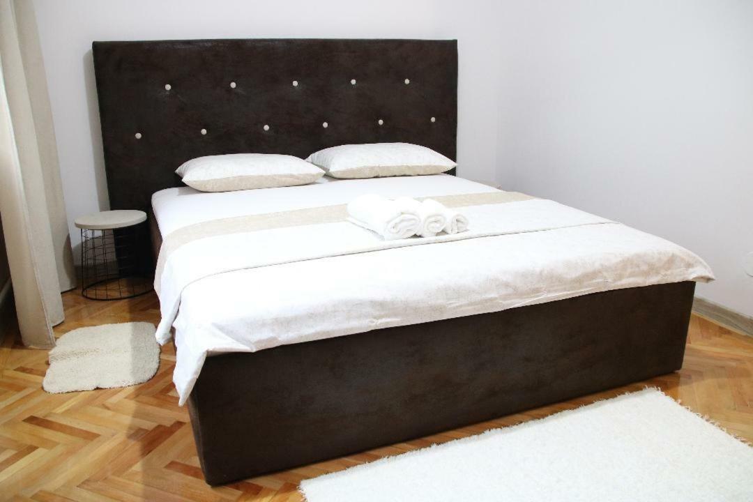 Tania Apartament ออราแด ภายนอก รูปภาพ